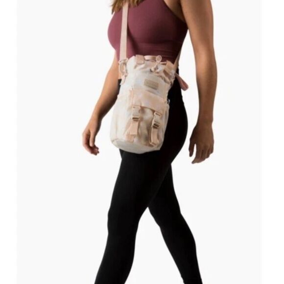 New Blogilates Water‎ Bottle Sling
